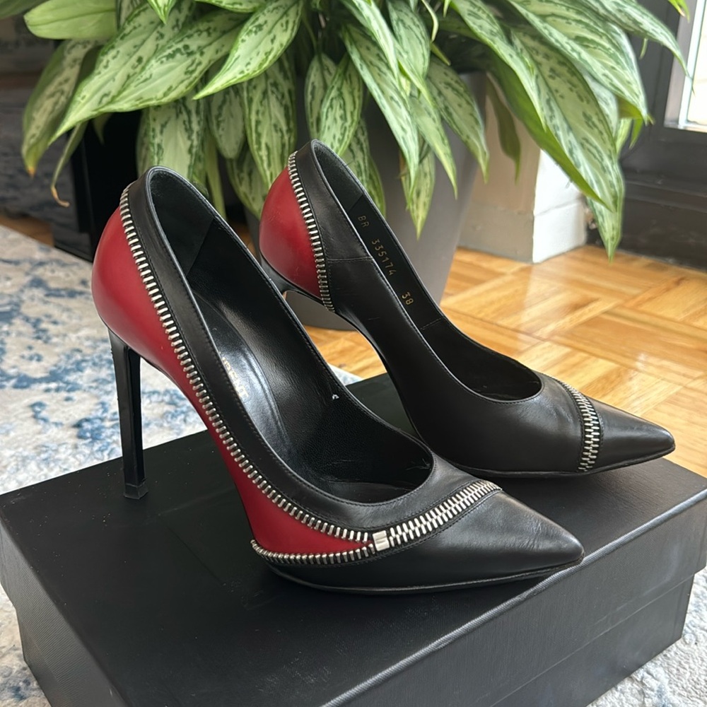 Saint Laurent Pointed Toe Pumps
